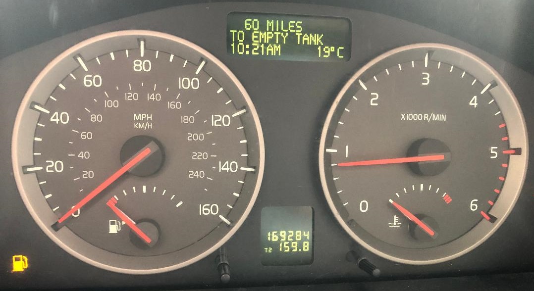 Picture of empty fuel gauge in car dashbord