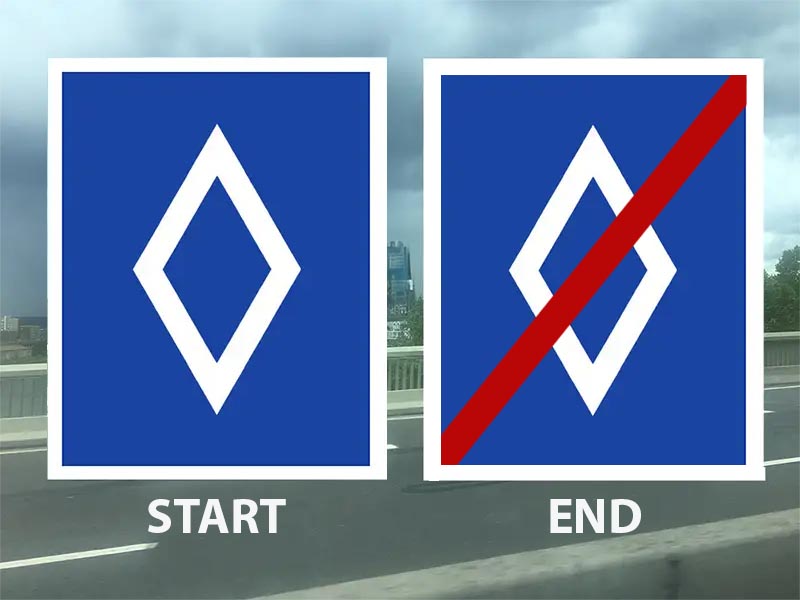 Paris car sharing lanes sign example